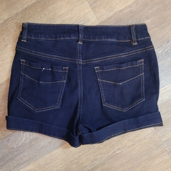D. Jeans Blue Jean Shorts with Rolled Hem - Picture 3 of 3